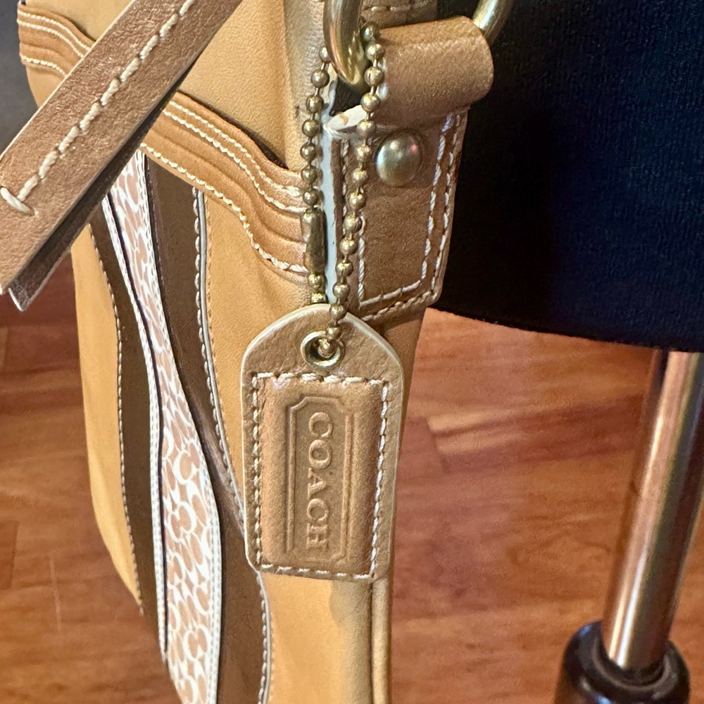 Coach Hampton Crossbody Bag - Picture 3 of 6